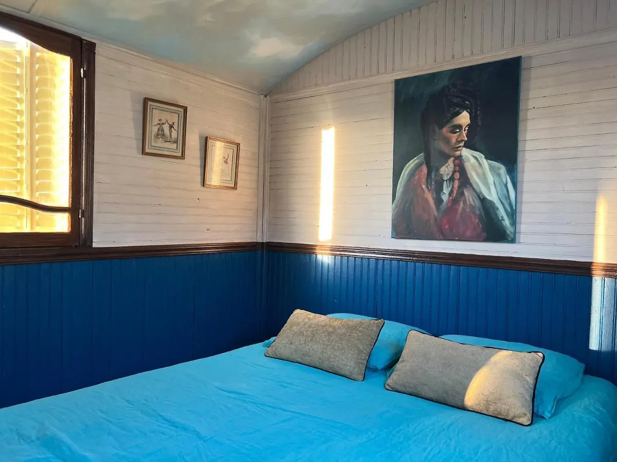 La Roulotte Boheme Des Grillots Bed & Breakfast Beaulon