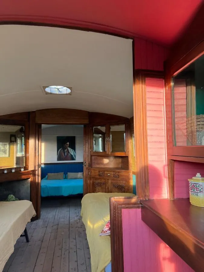 La Roulotte Boheme Des Grillots Bed & Breakfast Beaulon