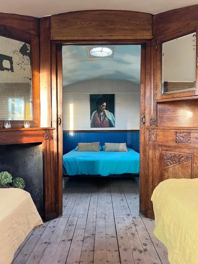 La Roulotte Boheme Des Grillots Bed & Breakfast Beaulon